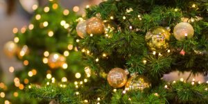 kant-en-klare kunstkerstboom met verlichting